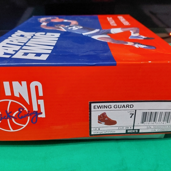 Sneakers - Picture 2 of 5